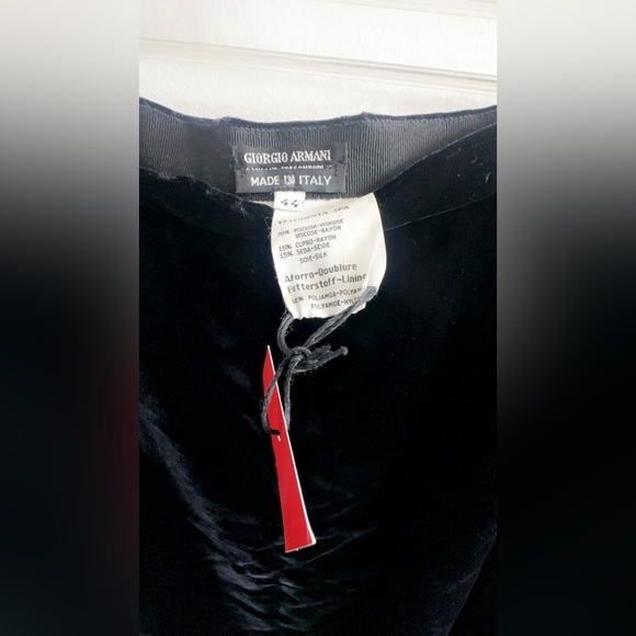 GIORGIO ARMANI Black Velvet Skirt, Size EUR 44 US 8 RETAIL $698 Waist 14” - Picture 5 of 8